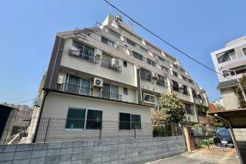 保土ケ谷ビル高輪マンションの外観（南東側から）