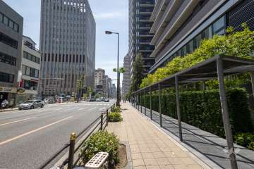 敷地の東側前面道路（北側から）