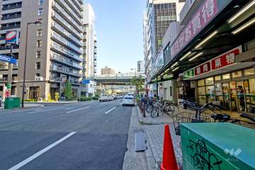 敷地の東側前面道路（北側から）