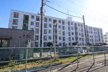 野川住宅2号棟の外観（北東側から）