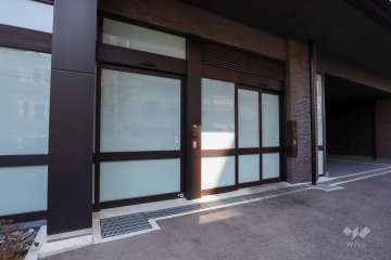バイク置場とゴミ置場の出入り口