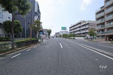 敷地北側の前面道路