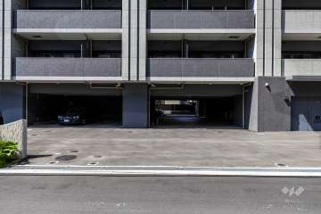 駐車場出入り口・敷地内駐車場（屋内平面式、屋外平面式）