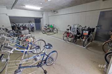 駐輪場とバイク置場