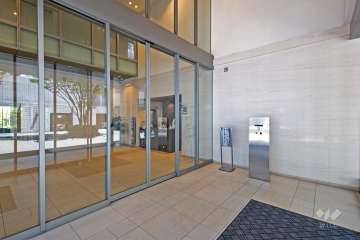 エントランスはオートロック付きです。