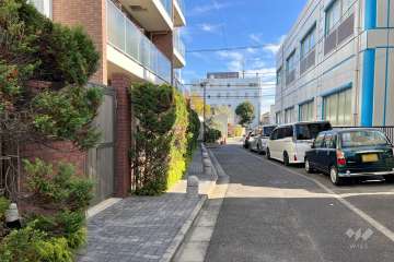 敷地南側の前面道路