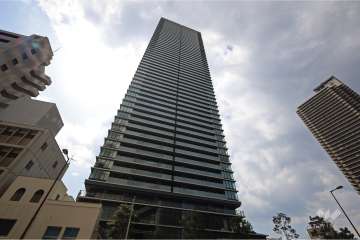 ザ・パークハウス中之島タワーの外観（南西側から）