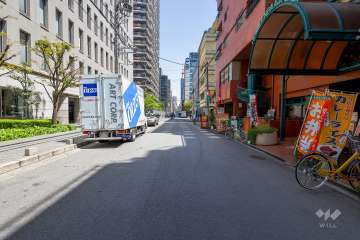 敷地北側の前面道路（西側から）