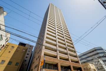 リーガルタワー大阪の外観（南西側から）