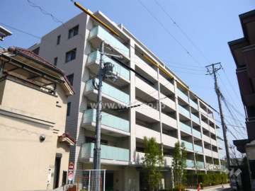 プラウド武庫之荘の外観（南西側から）