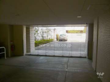 駐車場出入り口（リングシャッター付き）