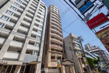 プレサンス本町プライムの外観（南西側から）