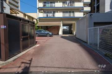駐車場の出入り口　