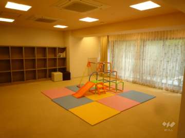 雨の日に便利なキッズスペース。遊具も置いてあります。