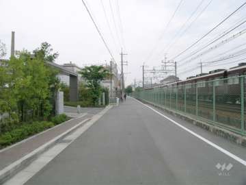 敷地の北側には阪急神戸線が走っています。