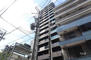 プレサンスレイズ泉高岳駅前の外観（南東側から）