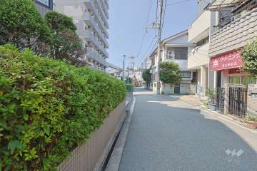 敷地北東側の前面道路　