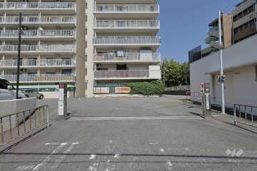 駐車場の出入り口（リングシャッター付き）