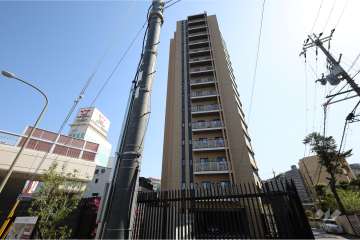 ユニハイムエクシア宝塚駅前の外観（北側から）