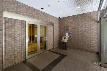 エントランスはオートロック付きです。