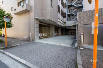 駐車場の出入り口（ロボットゲート付き）