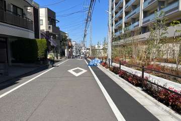 敷地西側の前面道路
