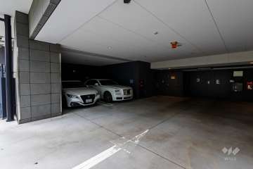 敷地内駐車場（屋内平面式、屋内機械式）