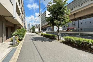 敷地南東側の前面道路