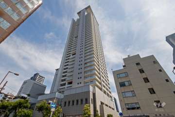 ジーニス大阪ウエストの外観（北西側から）