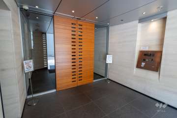 エントランスはオートロック付きです。