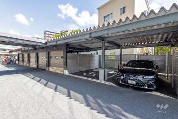 敷地内駐車場（屋外平面式/屋根付き）