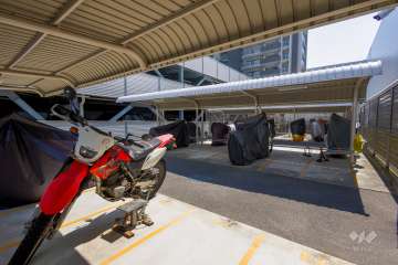バイク置場（屋根付き）