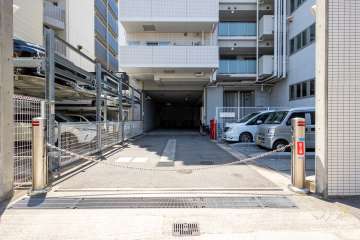 駐車場の出入り口（ロボットゲート付き）