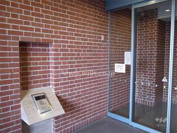 エントランスはオートロック付きです。