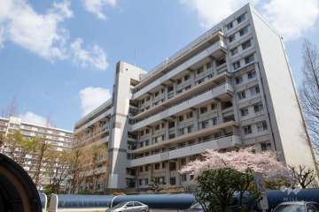 リバーサイドほんじょうの外観（南西側から）