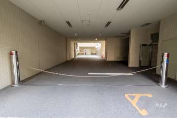 駐車場の出入り口（ロボットゲート付き）