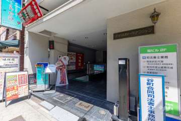 敷地入り口　