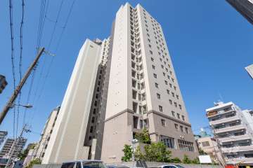 グランドメゾン上町台テラスの外観（南西側から）
