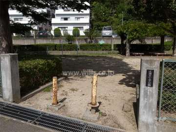 敷地に隣接して小さな公園があります。