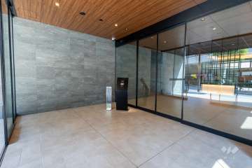 エントランスはオートロック付きです。