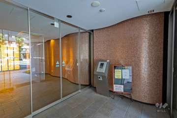 エントランスはオートロック付きです。