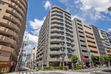 レジオン本町通ベルージュの外観（南西側から）