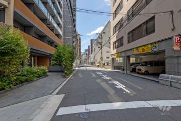 敷地北側の前面道路（東側から）