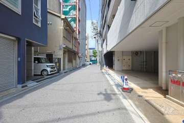 敷地南側の前面道路（東側から）