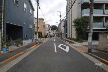 敷地北側の前面道路