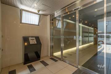 エントランスはオートロック付きです。　