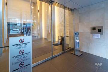 エントランスはオートロック付きです。