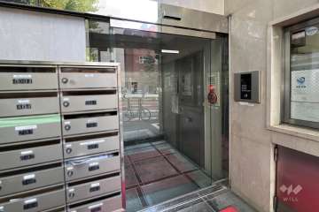 エントランスはオートロック付きです。