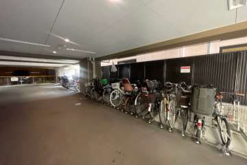 屋内に設けられた駐輪場