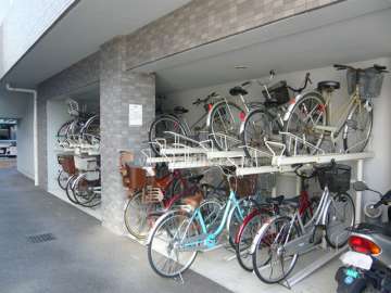 バイク置場と駐輪場